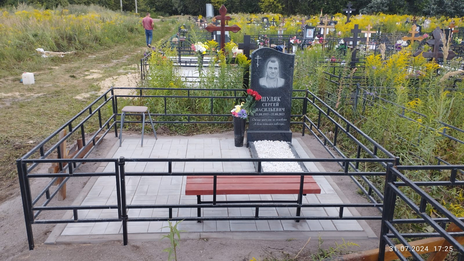 Установка оград на кладбище